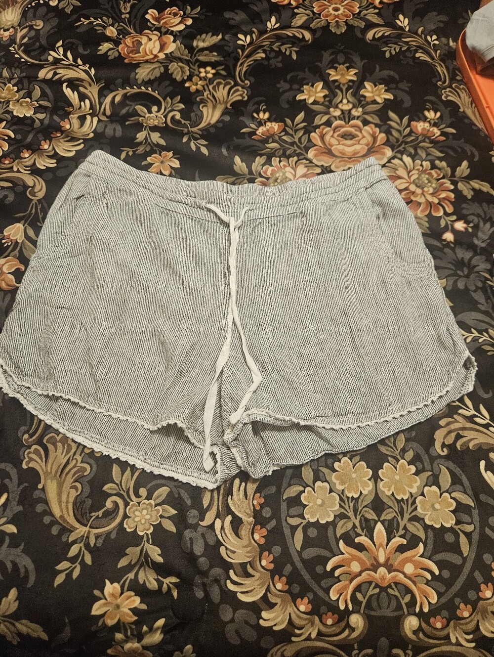 Caslon Women's Lightweight Gray Striped Drawstring Shorts Size L